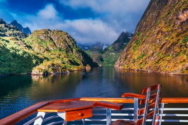 11-Day Cruise from Tromsø to Oslo: Trollfjord & the Lofoten Islands